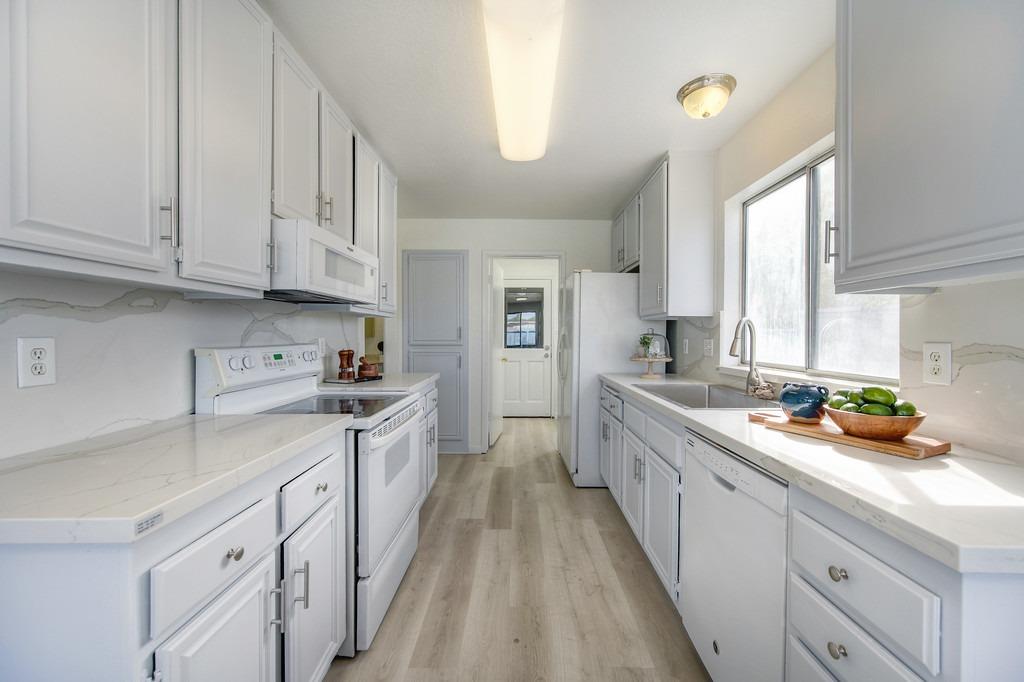 Detail Gallery Image 19 of 37 For 14 Fernwood Ct, Pittsburg,  CA 94565 - 4 Beds | 2/1 Baths