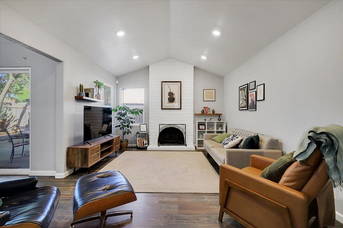 Detail Gallery Image 3 of 43 For 8977 Brydon Way, Sacramento,  CA 95826 - 4 Beds | 2 Baths