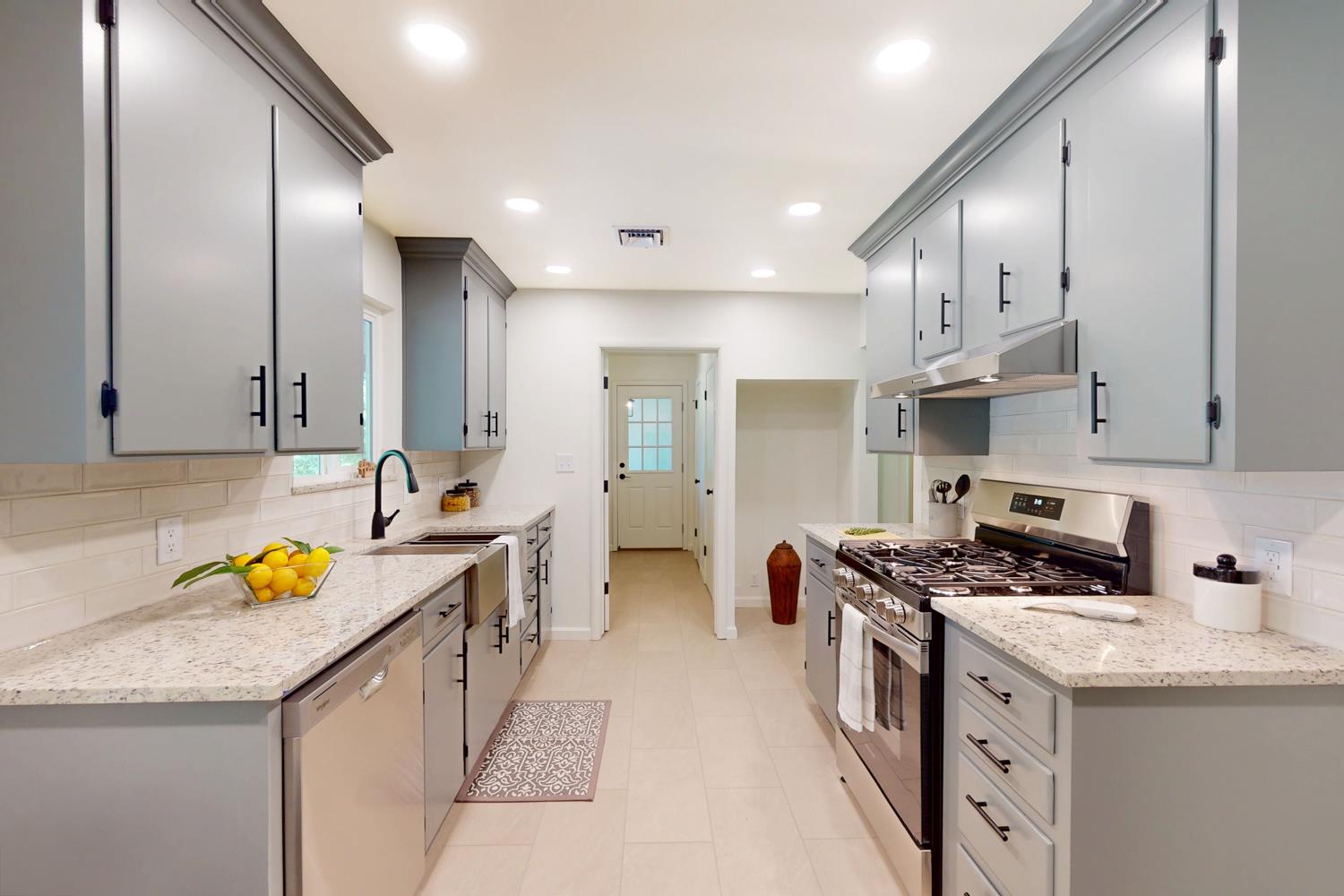 Detail Gallery Image 8 of 56 For 889 Jones Rd, Yuba City,  CA 95991 - 4 Beds | 1/1 Baths