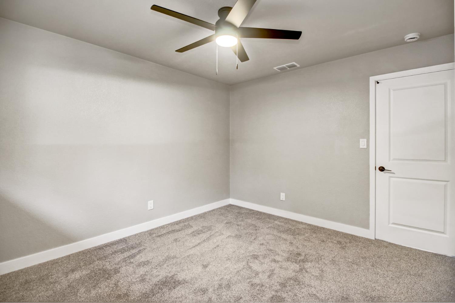Detail Gallery Image 32 of 45 For 5512 Vahalla Dr, Carmichael,  CA 95608 - 3 Beds | 2 Baths
