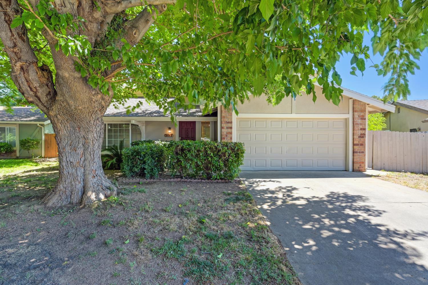 Detail Gallery Image 3 of 34 For 3017 Nikol, Sacramento,  CA 95826 - 4 Beds | 2/1 Baths