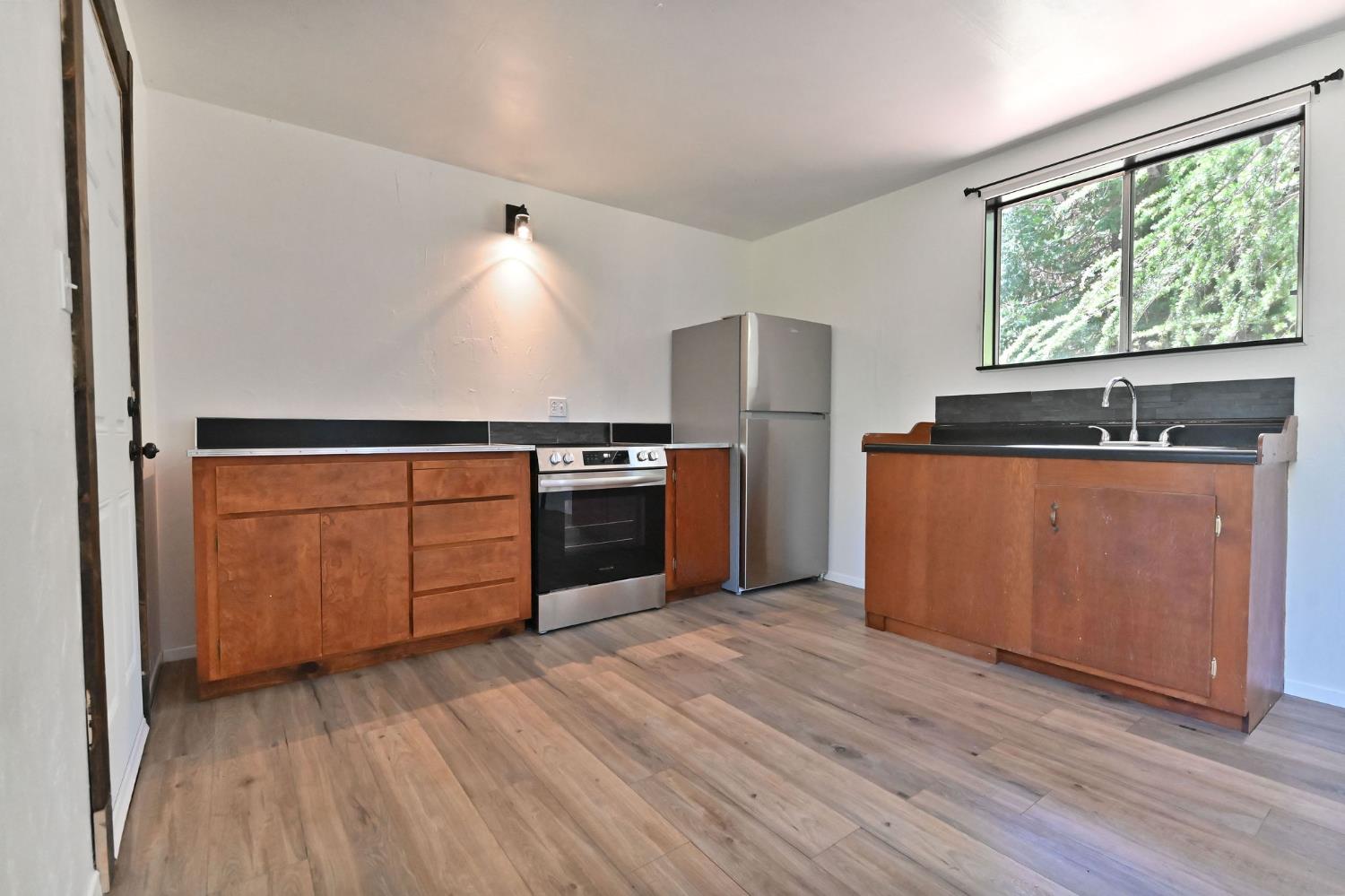 Detail Gallery Image 8 of 31 For 1216 Railroad Flat Rd, Mokelumne Hill,  CA 95245 - 1 Beds | 1 Baths