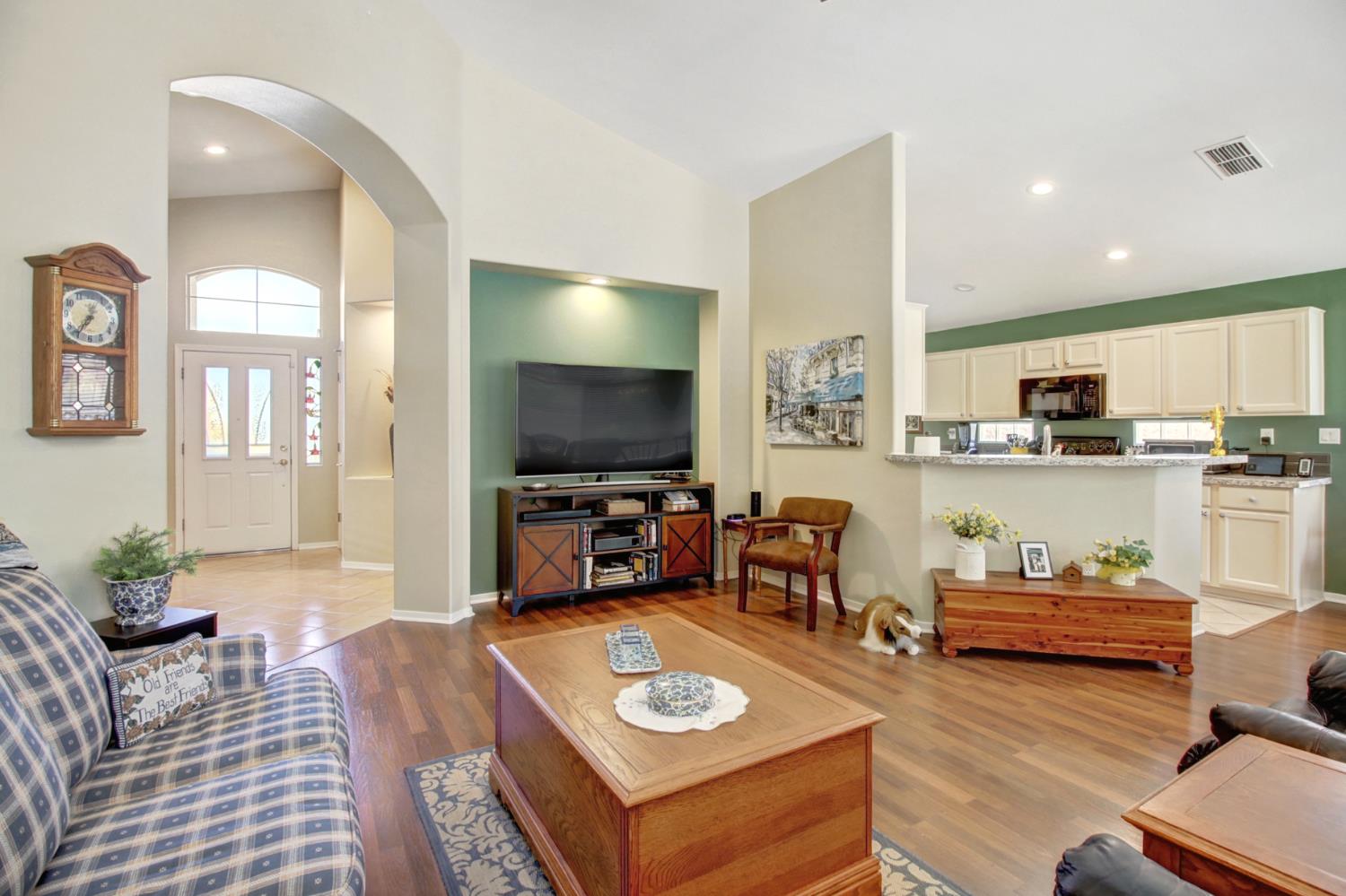 Detail Gallery Image 6 of 38 For 649 Blackstone Ct, Roseville,  CA 95747 - 2 Beds | 2 Baths