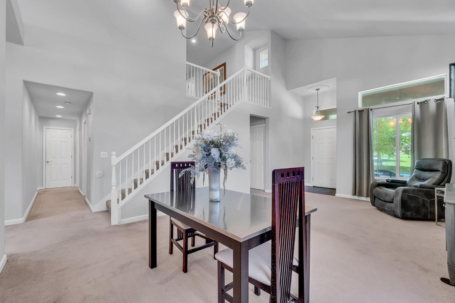 Detail Gallery Image 9 of 90 For 3309 Kittiwake Dr, Sacramento,  CA 95833 - 5 Beds | 3 Baths