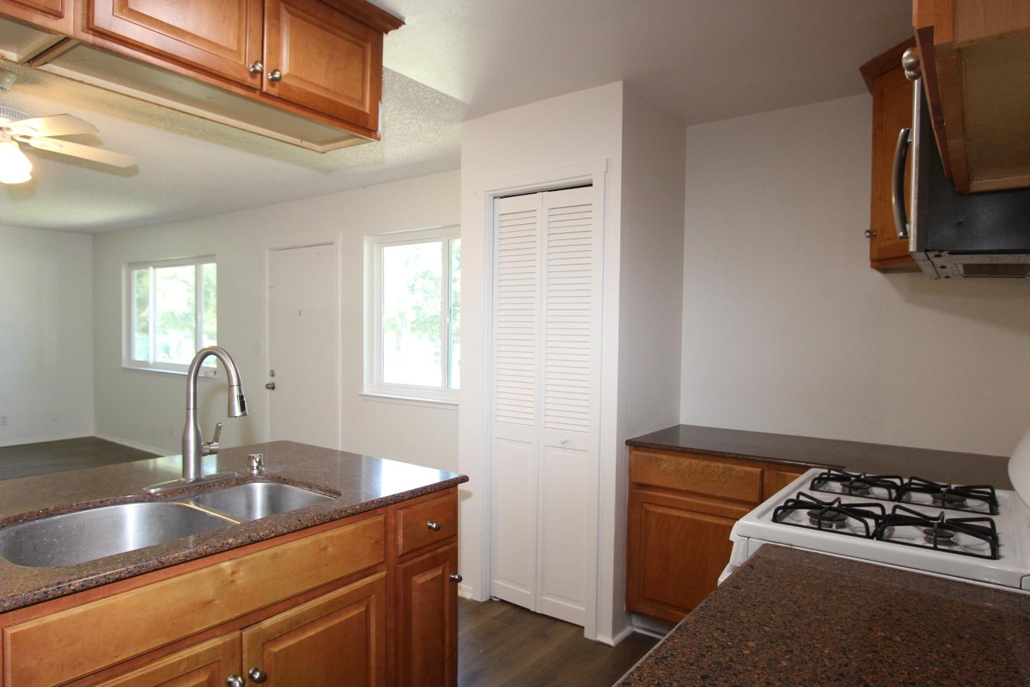 Detail Gallery Image 5 of 15 For 3753 Park Dr #1,  Auburn,  CA 95602 - 2 Beds | 1 Baths