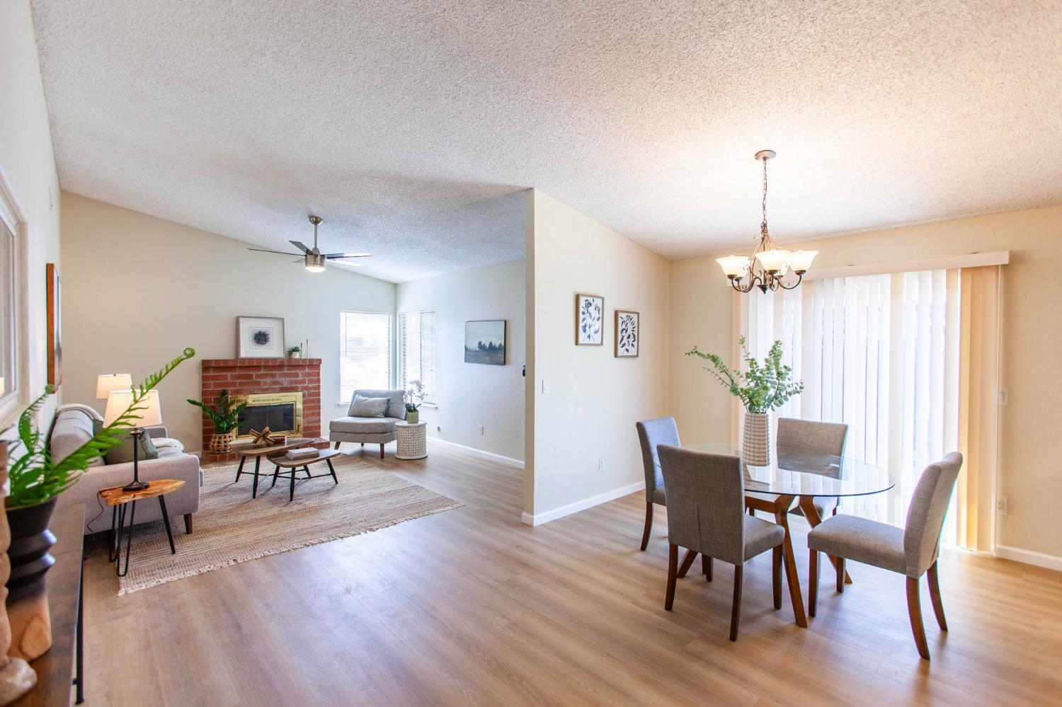 Detail Gallery Image 9 of 28 For 2949 Candido Dr, Sacramento,  CA 95833 - 2 Beds | 2 Baths