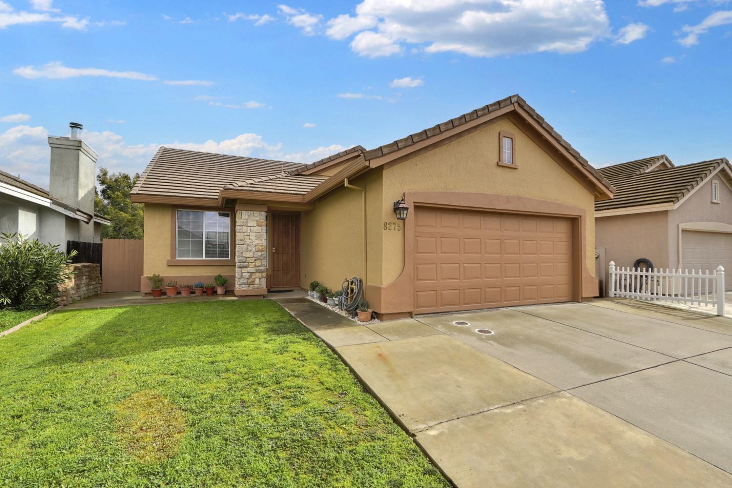 Detail Gallery Image 1 of 38 For 8275 Fanning Way, Sacramento,  CA 95829 - 3 Beds | 2 Baths