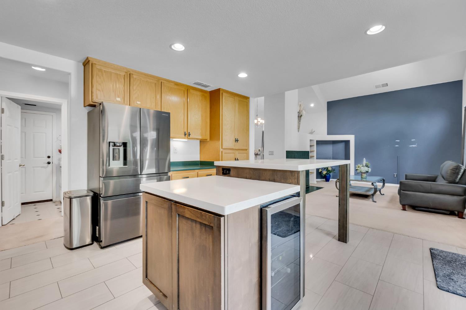 Detail Gallery Image 14 of 90 For 3309 Kittiwake Dr, Sacramento,  CA 95833 - 5 Beds | 3 Baths
