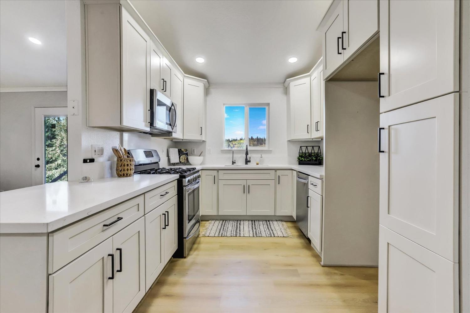 Detail Gallery Image 12 of 90 For 15690 Fay Rd, Grass Valley,  CA 95949 - 3 Beds | 2 Baths
