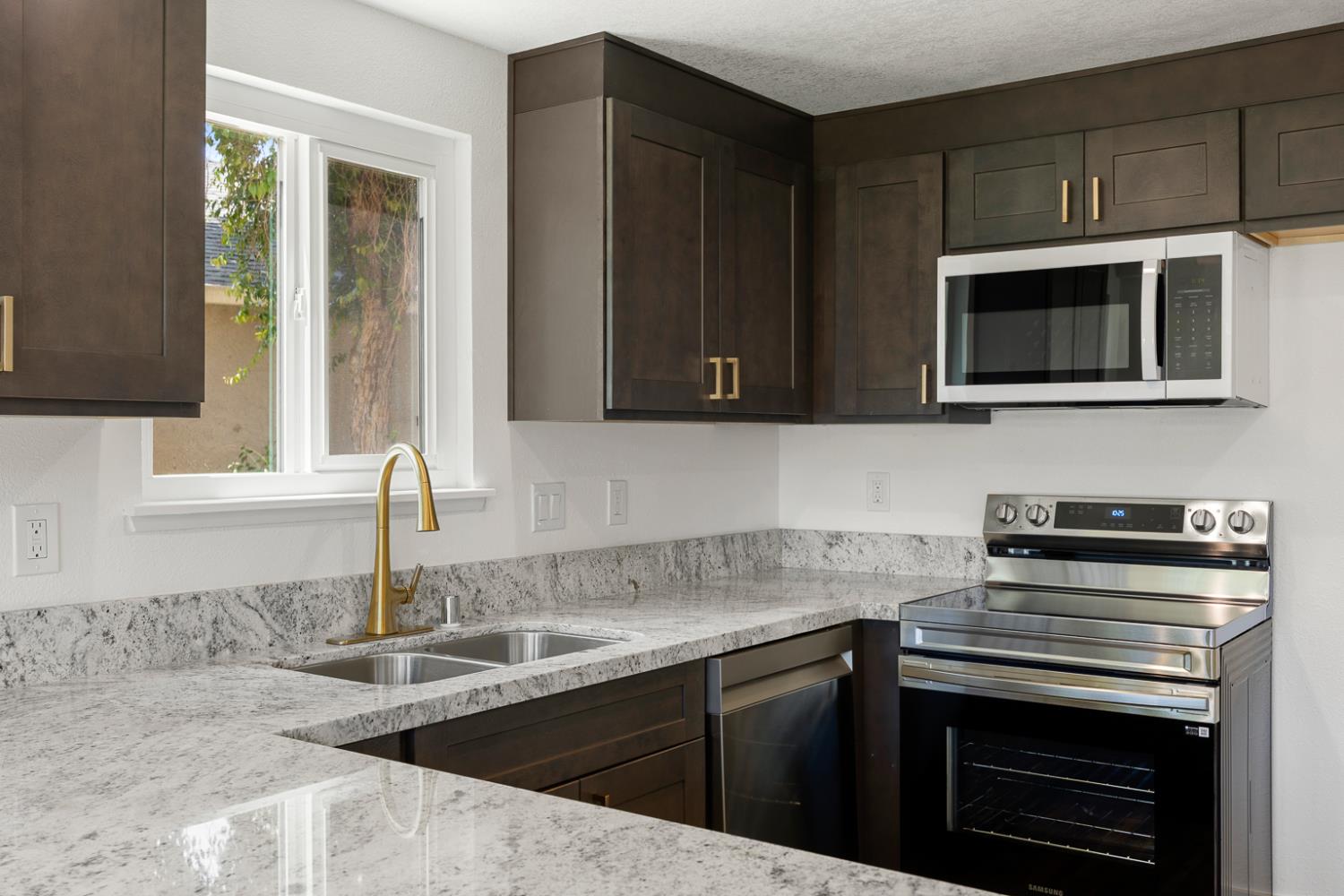Detail Gallery Image 11 of 25 For 7226 Eminent Ct, Sacramento,  CA 95842 - 3 Beds | 2 Baths