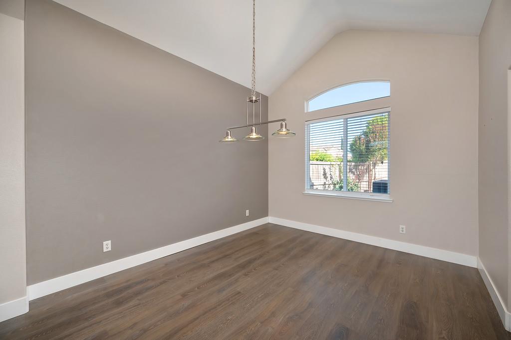 Detail Gallery Image 11 of 52 For 11886 Fire Agate Way, Rancho Cordova,  CA 95742 - 4 Beds | 3 Baths