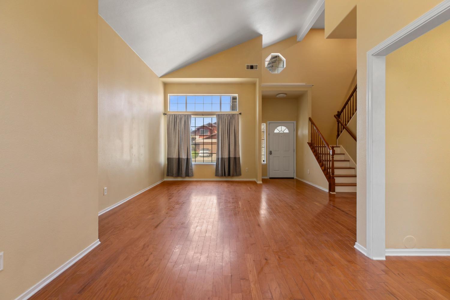 Detail Gallery Image 6 of 28 For 3843 Steve Lillie Cir, Stockton,  CA 95206 - 4 Beds | 2/1 Baths