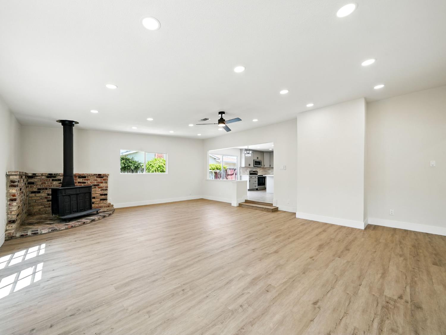 Detail Gallery Image 15 of 22 For 1170 Aster Ln, Livermore,  CA 94551 - 3 Beds | 2 Baths