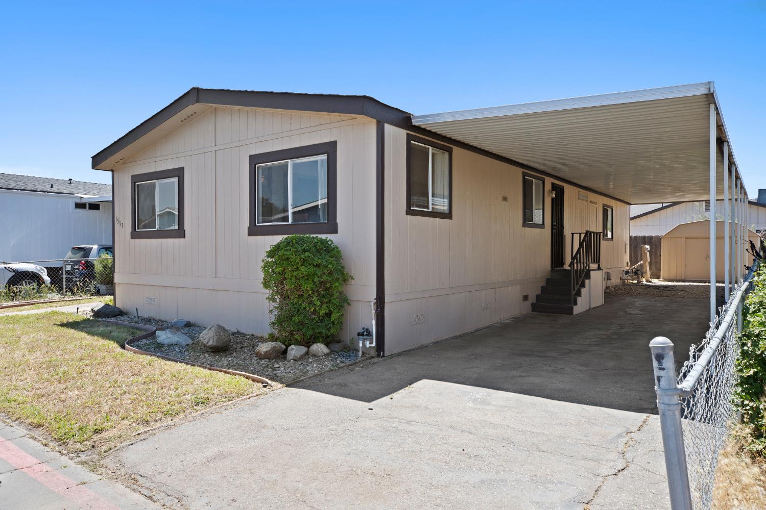 Detail Gallery Image 3 of 30 For 1517 Panthers Lane, Modesto,  CA 95355 - 3 Beds | 2 Baths