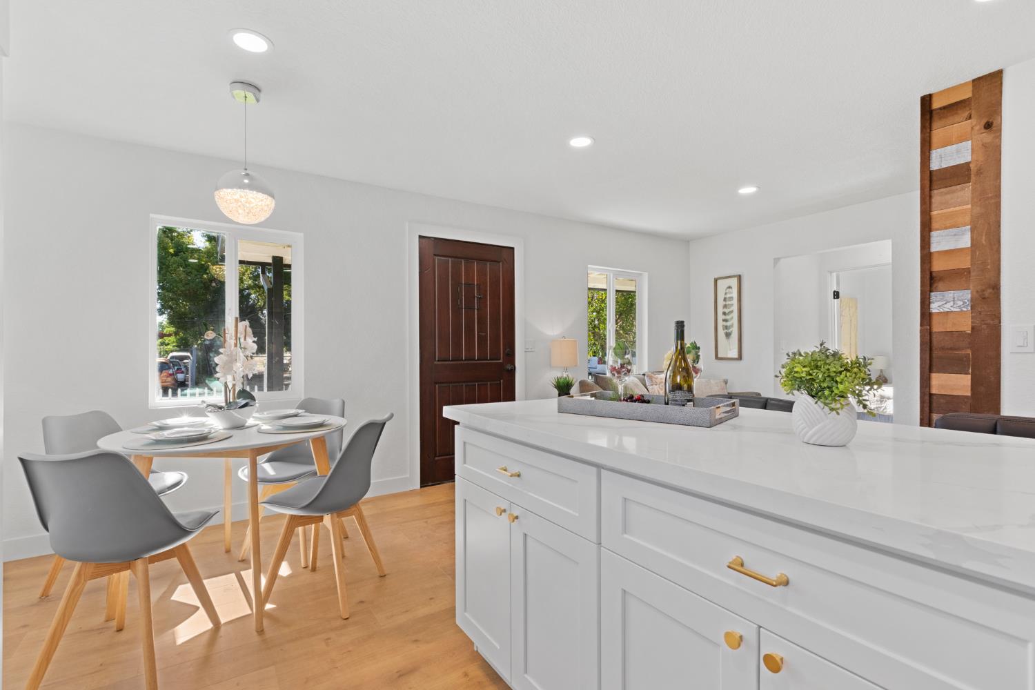 Detail Gallery Image 7 of 27 For 5121 Mendocino Blvd, Sacramento,  CA 95820 - 3 Beds | 1 Baths