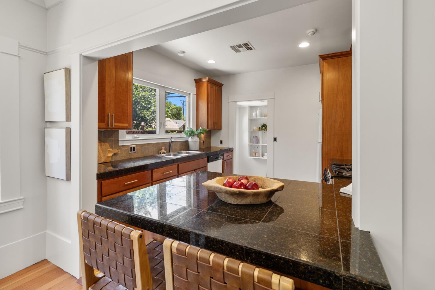 Detail Gallery Image 14 of 53 For 4860 U St, Sacramento,  CA 95817 - 3 Beds | 2 Baths
