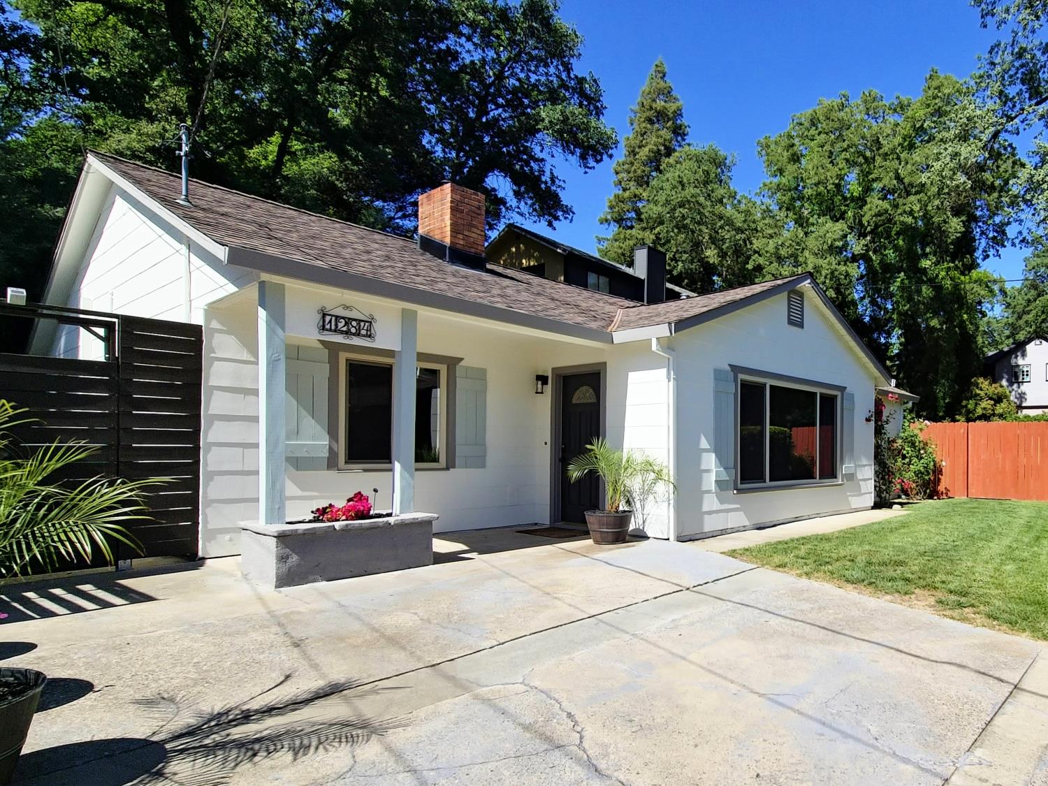 Detail Gallery Image 1 of 18 For 1284 Roxie Way, Placerville,  CA 95667 - 3 Beds | 1 Baths