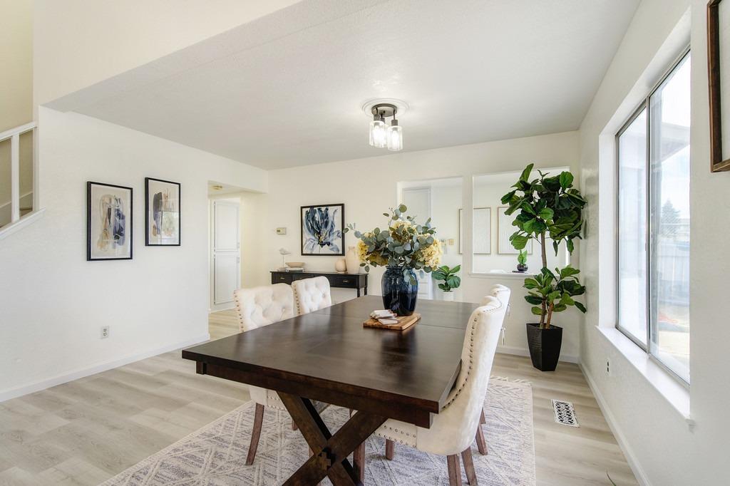 Detail Gallery Image 8 of 37 For 14 Fernwood Ct, Pittsburg,  CA 94565 - 4 Beds | 2/1 Baths
