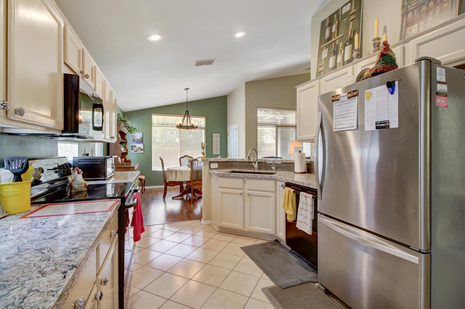 Detail Gallery Image 16 of 38 For 649 Blackstone Ct, Roseville,  CA 95747 - 2 Beds | 2 Baths