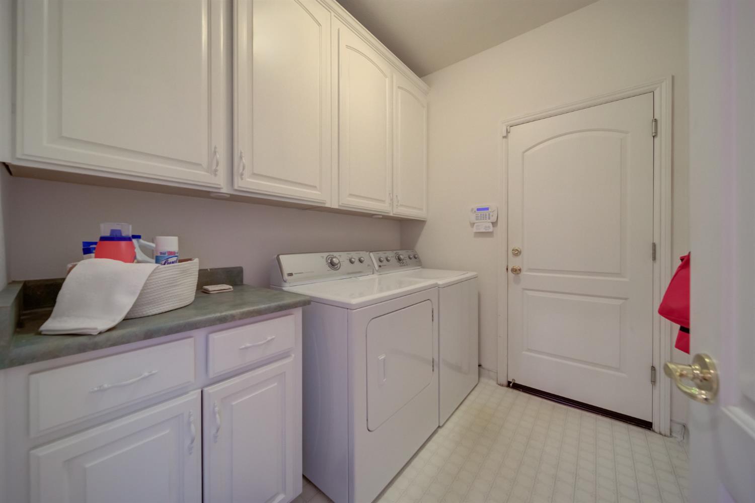 Detail Gallery Image 34 of 44 For 3543 Oak Shores Dr, Stockton,  CA 95209 - 3 Beds | 2 Baths