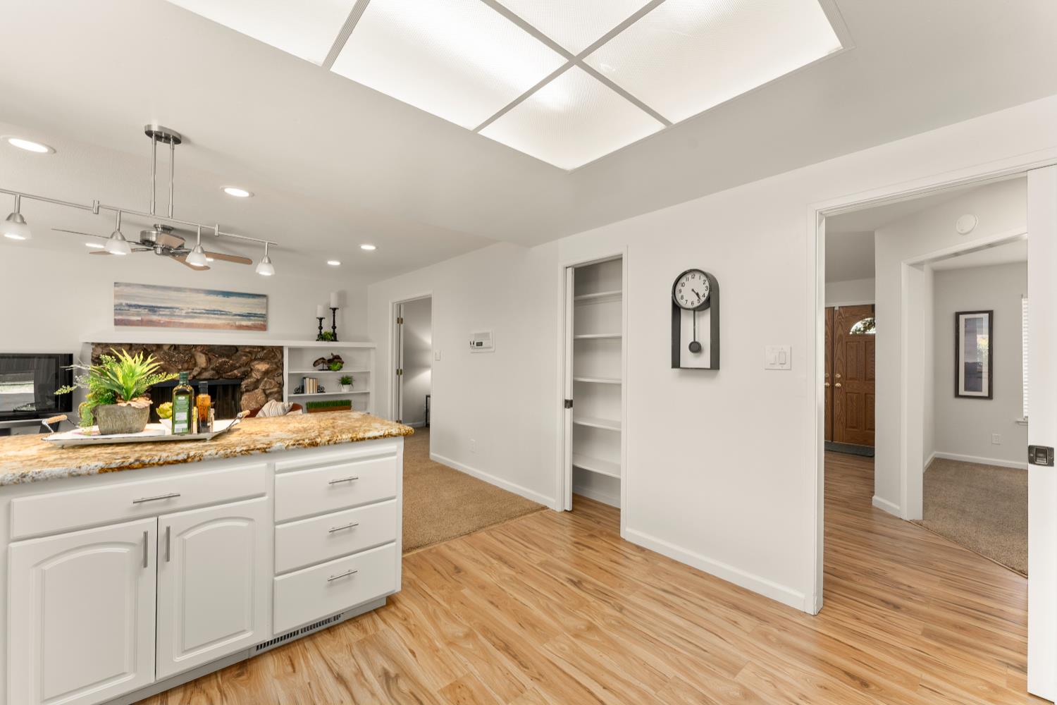 Detail Gallery Image 16 of 47 For 6836 Westmore Way, Carmichael,  CA 95608 - 4 Beds | 2 Baths