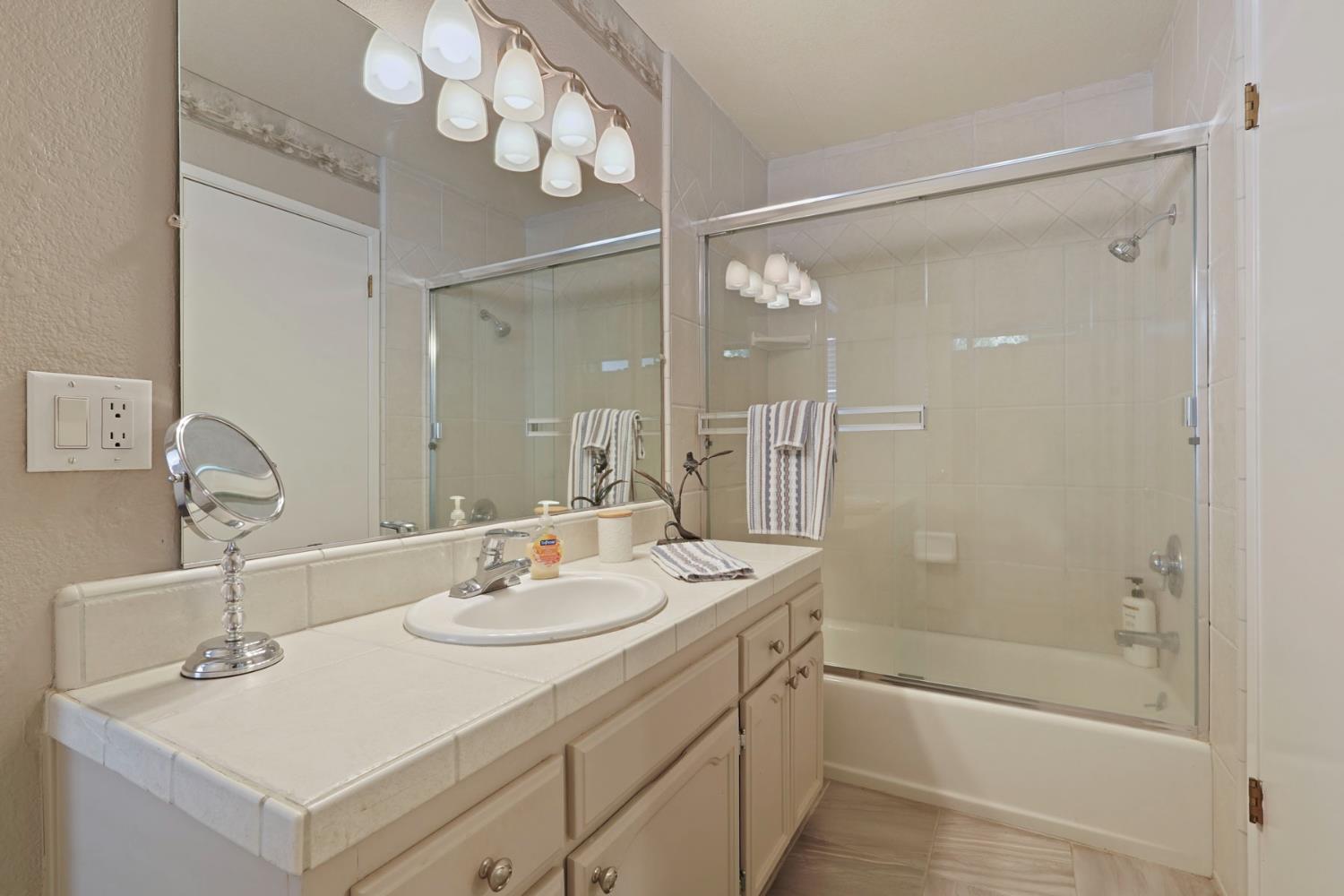 Detail Gallery Image 23 of 44 For 6200 Viewridge Dr, Auburn,  CA 95602 - 3 Beds | 3 Baths