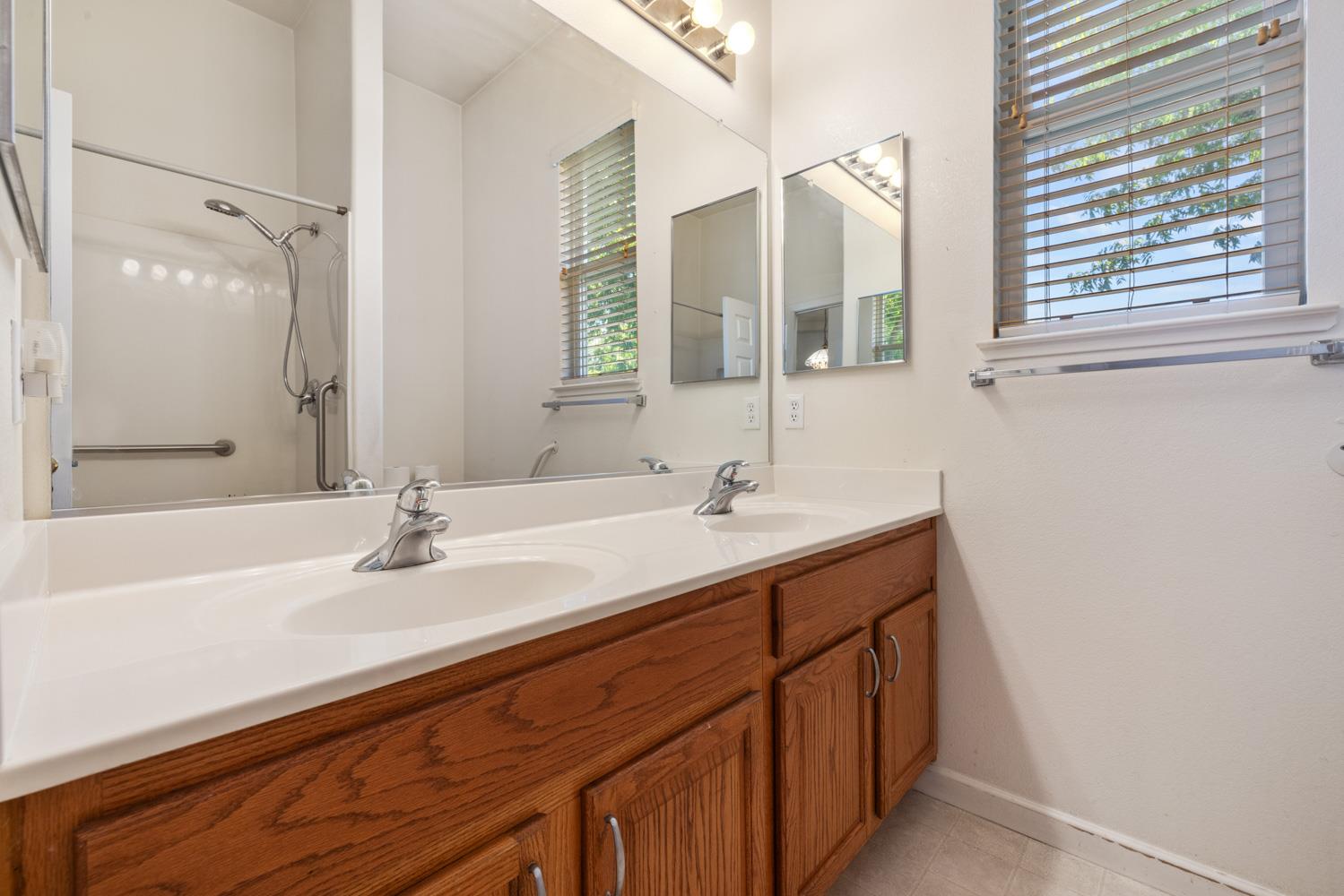 Detail Gallery Image 16 of 40 For 2264 Autumn Moon Way, Turlock,  CA 95382 - 4 Beds | 3 Baths