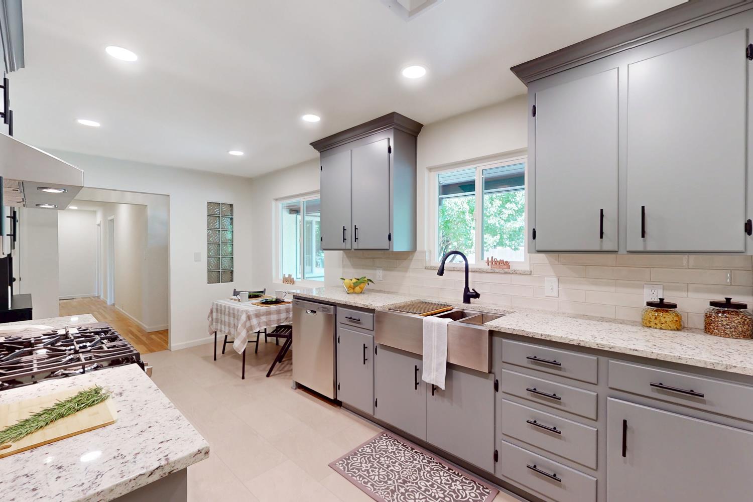Detail Gallery Image 10 of 56 For 889 Jones Rd, Yuba City,  CA 95991 - 4 Beds | 1/1 Baths