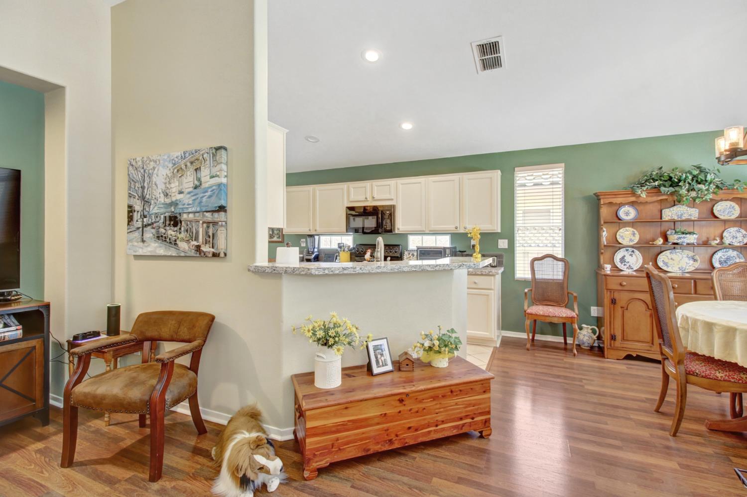 Detail Gallery Image 8 of 38 For 649 Blackstone Ct, Roseville,  CA 95747 - 2 Beds | 2 Baths