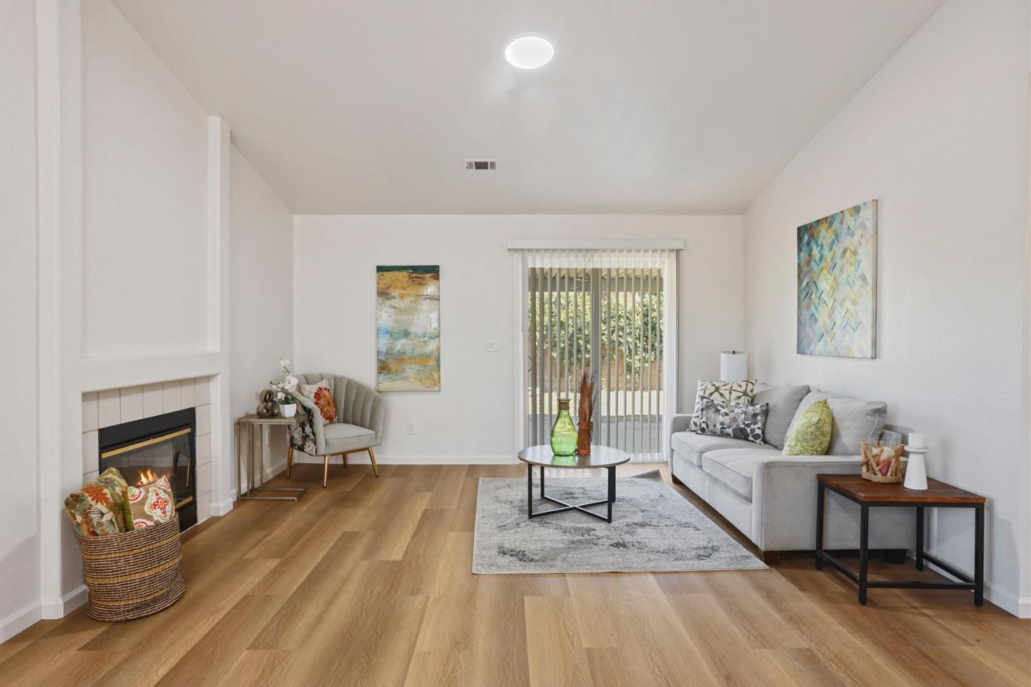 Detail Gallery Image 8 of 34 For 2368 Clipper Ln, Stockton,  CA 95204 - 3 Beds | 2 Baths