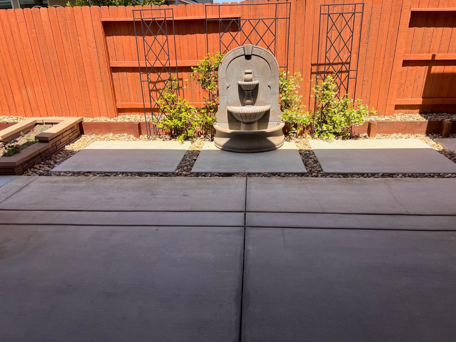 Detail Gallery Image 6 of 19 For 6281 Element Ln, Roseville,  CA 95747 - 3 Beds | 3/1 Baths