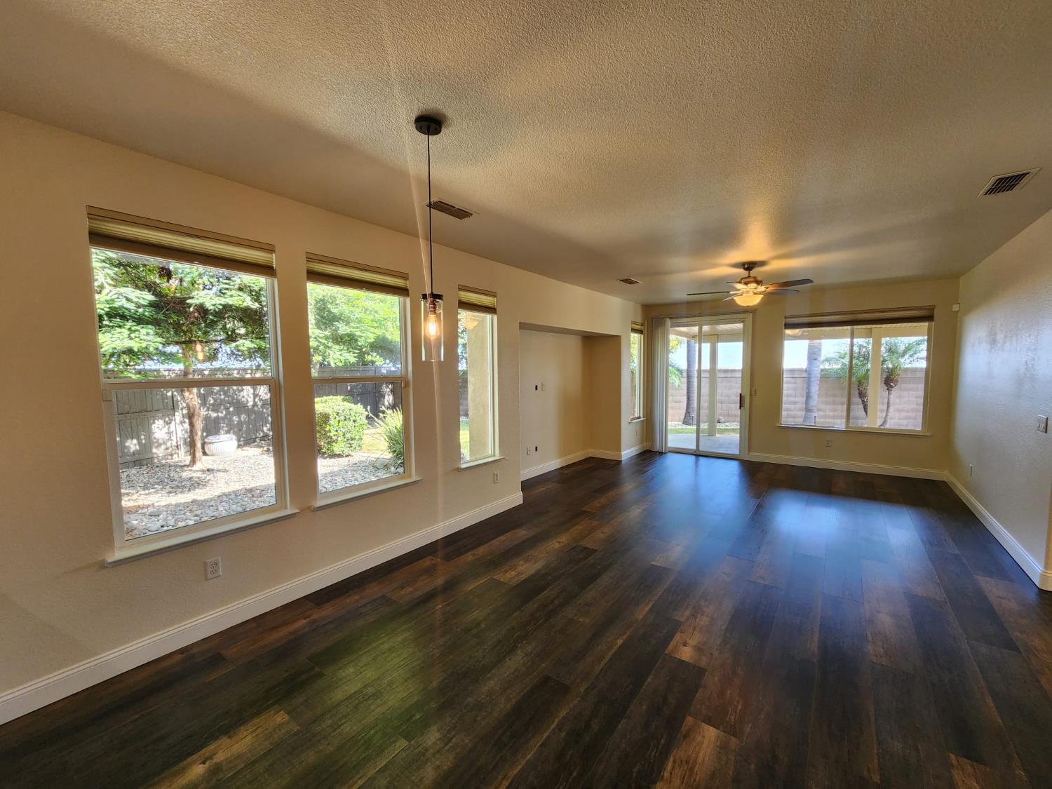 Detail Gallery Image 13 of 46 For 431 Pelican Bay Cir, Sacramento,  CA 95835 - 2 Beds | 2 Baths