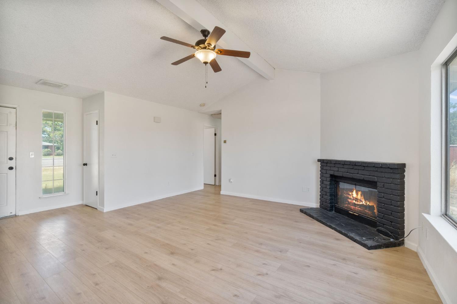 Detail Gallery Image 6 of 22 For 25732 Avenue 17, Madera,  CA 93638 - 3 Beds | 2 Baths