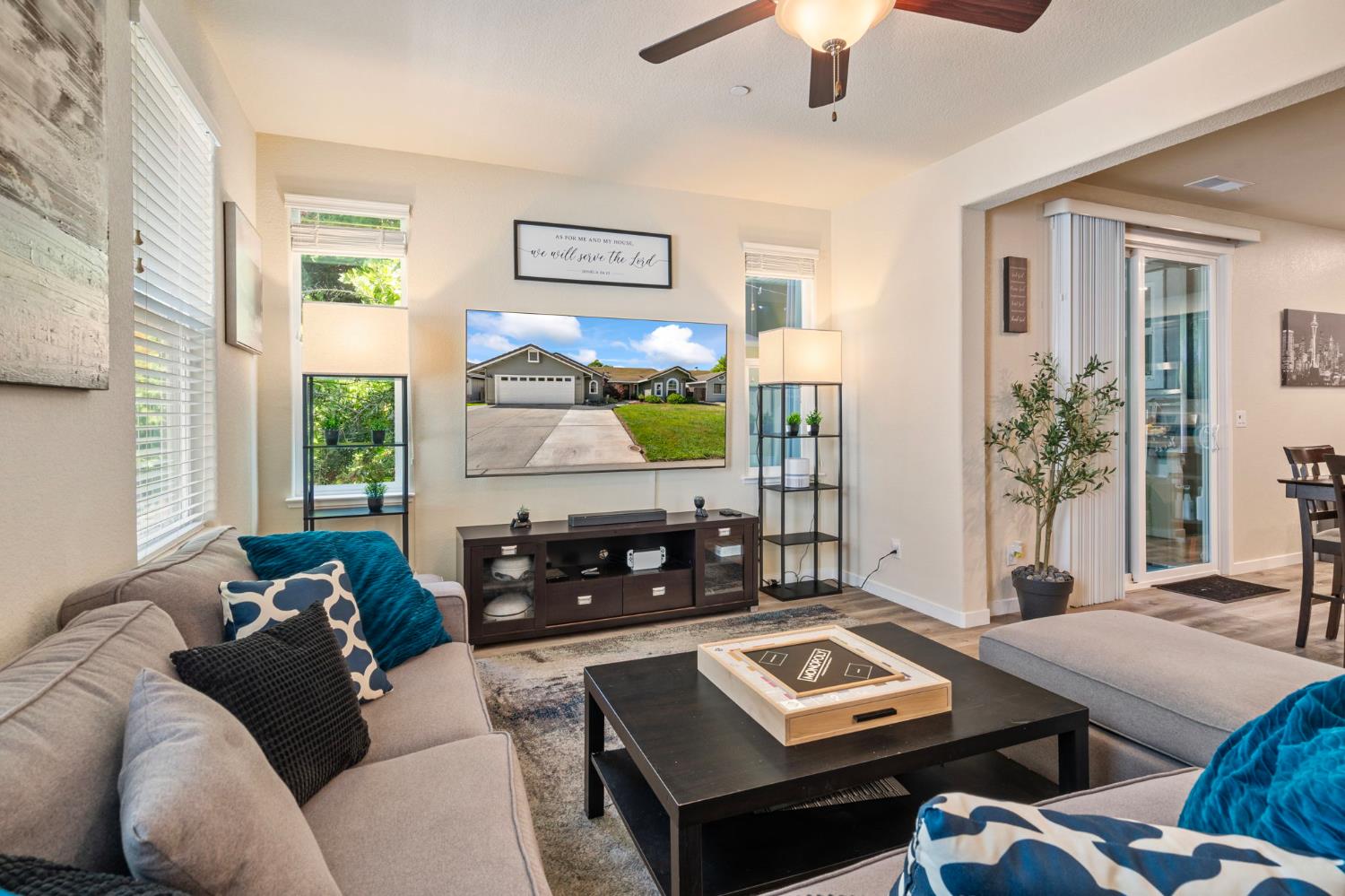 Detail Gallery Image 21 of 39 For 4242 Ocean Ln, Elk Grove,  CA 95757 - 4 Beds | 2/1 Baths