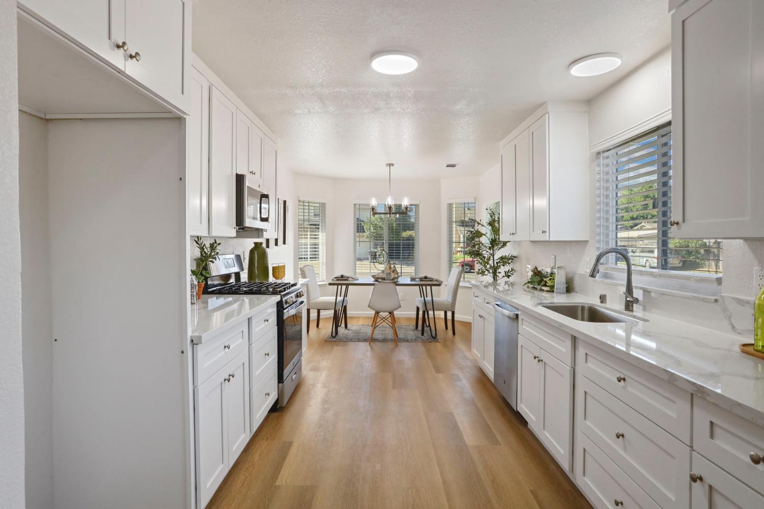 Detail Gallery Image 12 of 34 For 2368 Clipper Ln, Stockton,  CA 95204 - 3 Beds | 2 Baths