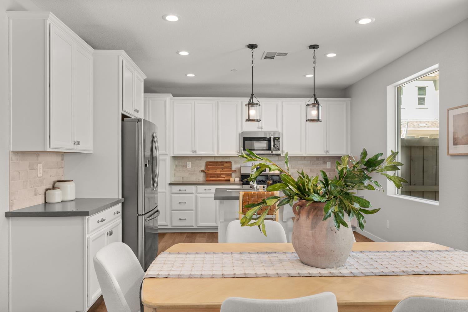 Detail Gallery Image 16 of 78 For 3565 Forney Way, Sacramento,  CA 95816 - 4 Beds | 2/1 Baths