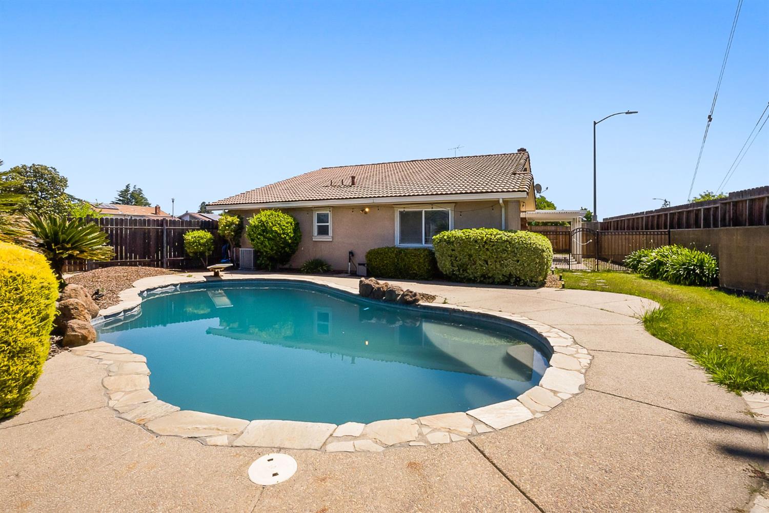 Detail Gallery Image 31 of 33 For 3461 Birch Tree Way, Sacramento,  CA 95826 - 4 Beds | 2 Baths
