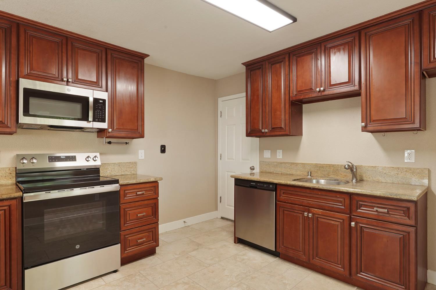 Detail Gallery Image 11 of 31 For 820 Comstock Dr, Folsom,  CA 95630 - 2 Beds | 1 Baths
