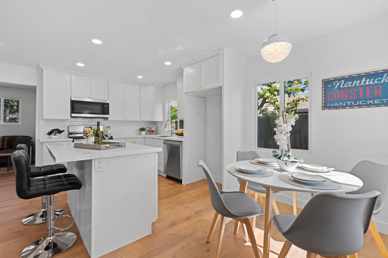 Detail Gallery Image 9 of 27 For 5121 Mendocino Blvd, Sacramento,  CA 95820 - 3 Beds | 1 Baths