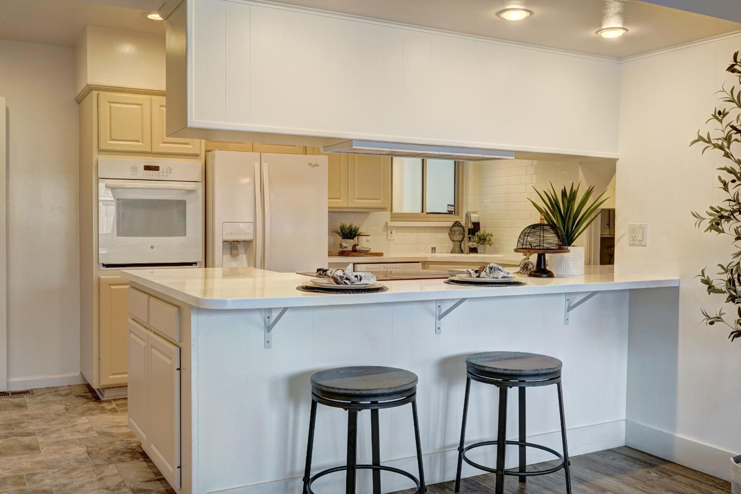 Detail Gallery Image 9 of 34 For 1005 Hillcrest Ave, Roseville,  CA 95678 - 3 Beds | 2 Baths