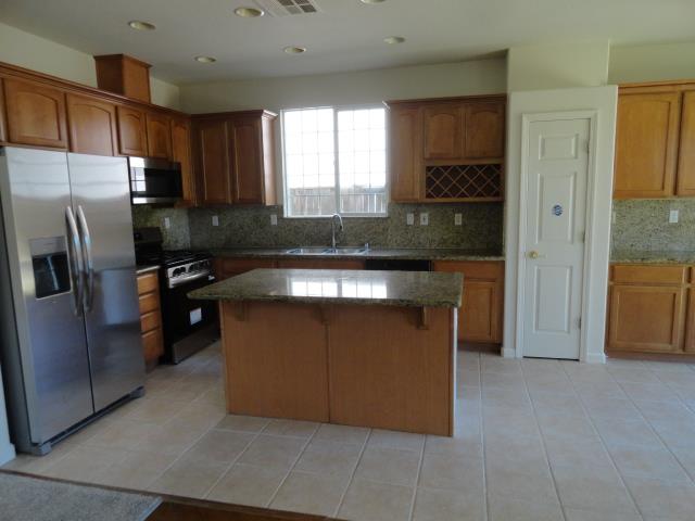 Detail Gallery Image 7 of 29 For 8207 Shay Cir, Stockton,  CA 95212 - 4 Beds | 2/1 Baths