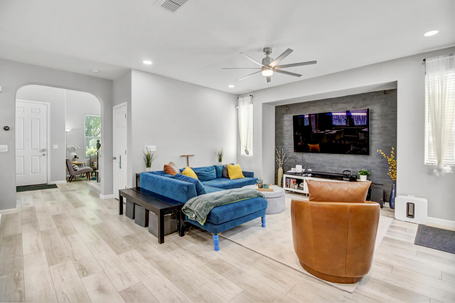 Detail Gallery Image 6 of 36 For 3043 Brunnet Ln, Sacramento,  CA 95833 - 4 Beds | 2/1 Baths