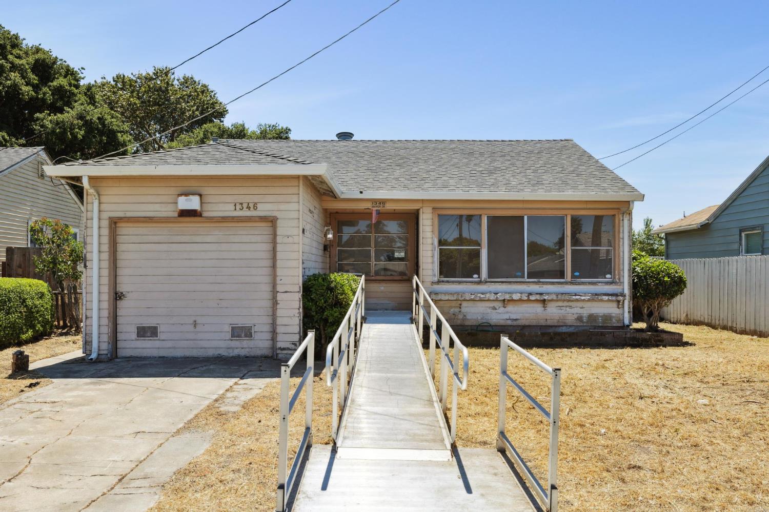 Detail Gallery Image 4 of 34 For 1346 Manor Dr, San Pablo,  CA 94806 - 2 Beds | 1 Baths