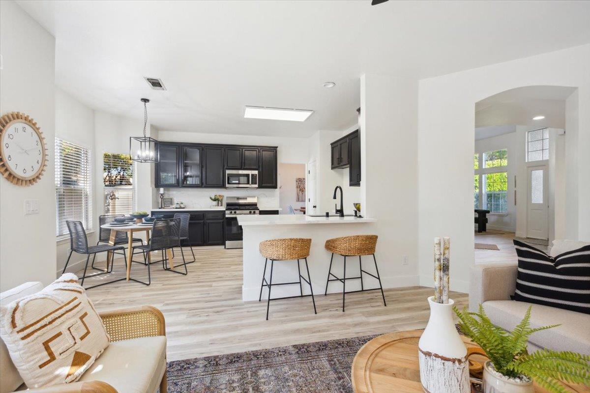 Detail Gallery Image 9 of 31 For 6312 Emerald Dr, Rocklin,  CA 95677 - 3 Beds | 3 Baths