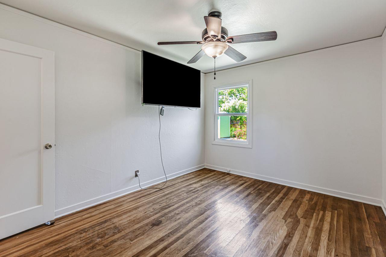 Detail Gallery Image 20 of 23 For 4949 Helen Way, Sacramento,  CA 95818 - 3 Beds | 1 Baths