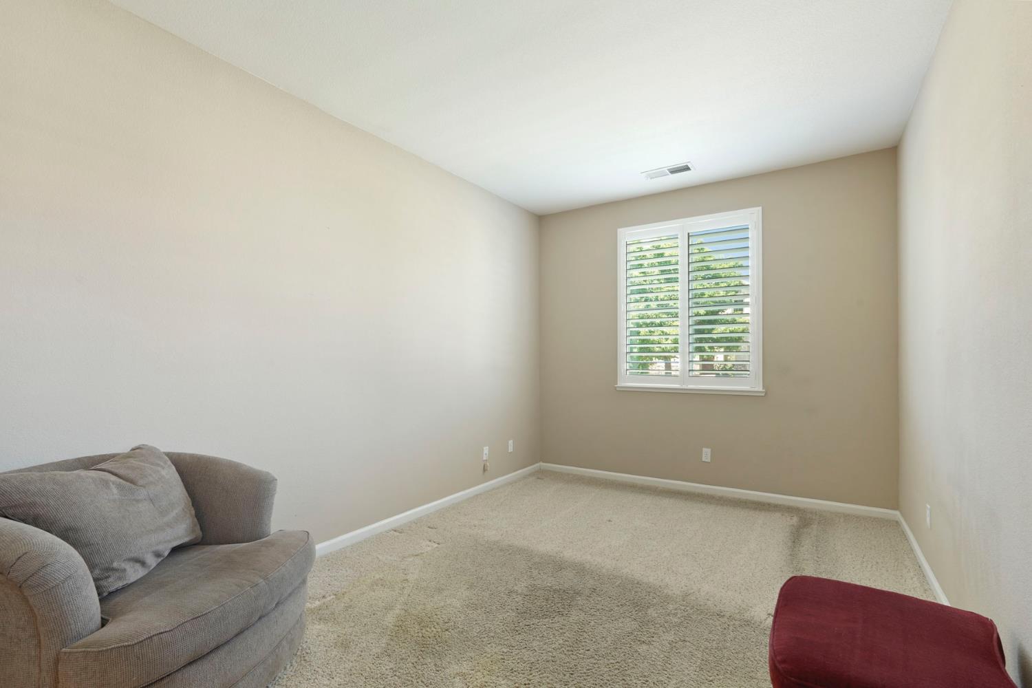 Detail Gallery Image 14 of 50 For 9734 Fall Valley Way, Sacramento,  CA 95829 - 5 Beds | 3 Baths