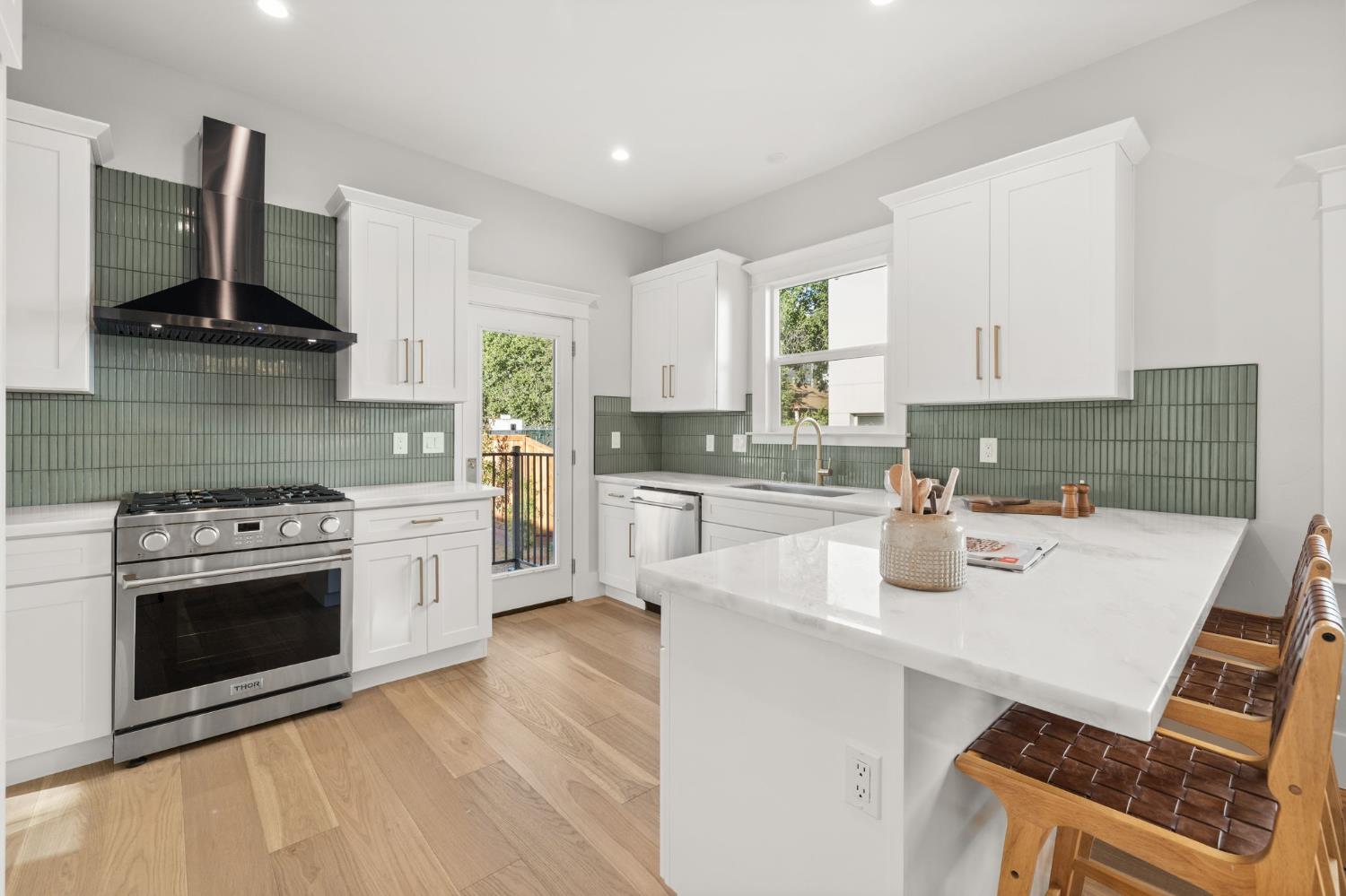 Detail Gallery Image 21 of 73 For 1421 T St, Sacramento,  CA 95811 - 4 Beds | 3 Baths