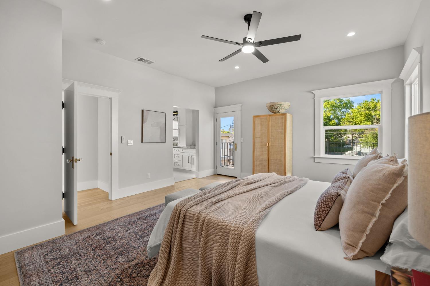 Detail Gallery Image 48 of 73 For 1421 T St, Sacramento,  CA 95811 - 4 Beds | 3 Baths
