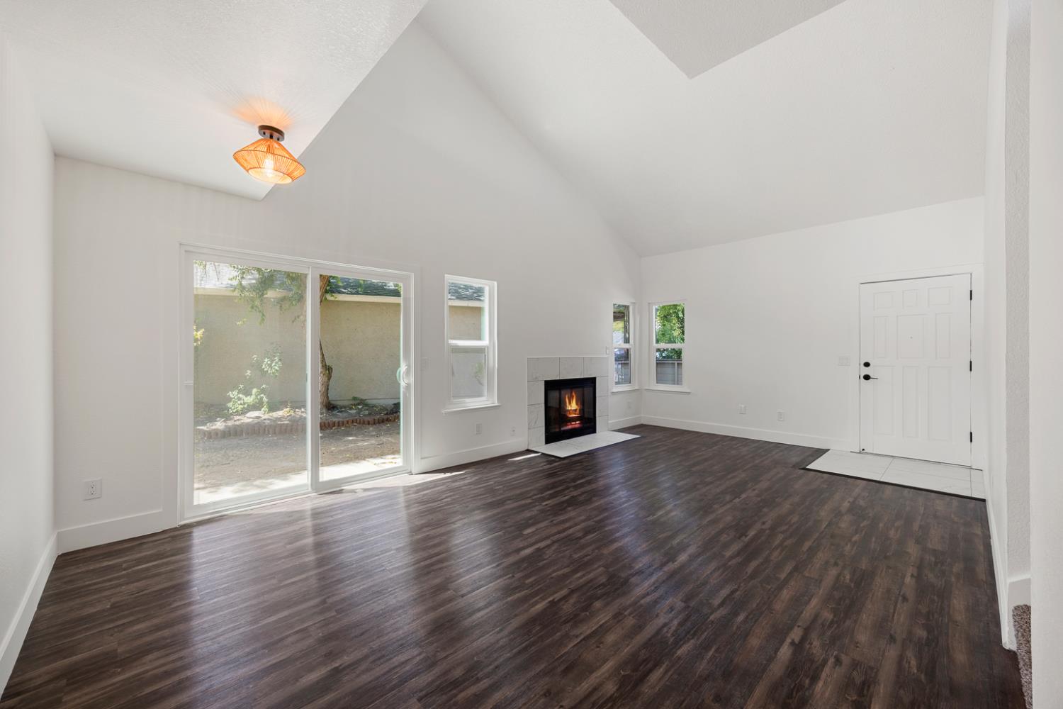 Detail Gallery Image 6 of 25 For 7226 Eminent Ct, Sacramento,  CA 95842 - 3 Beds | 2 Baths