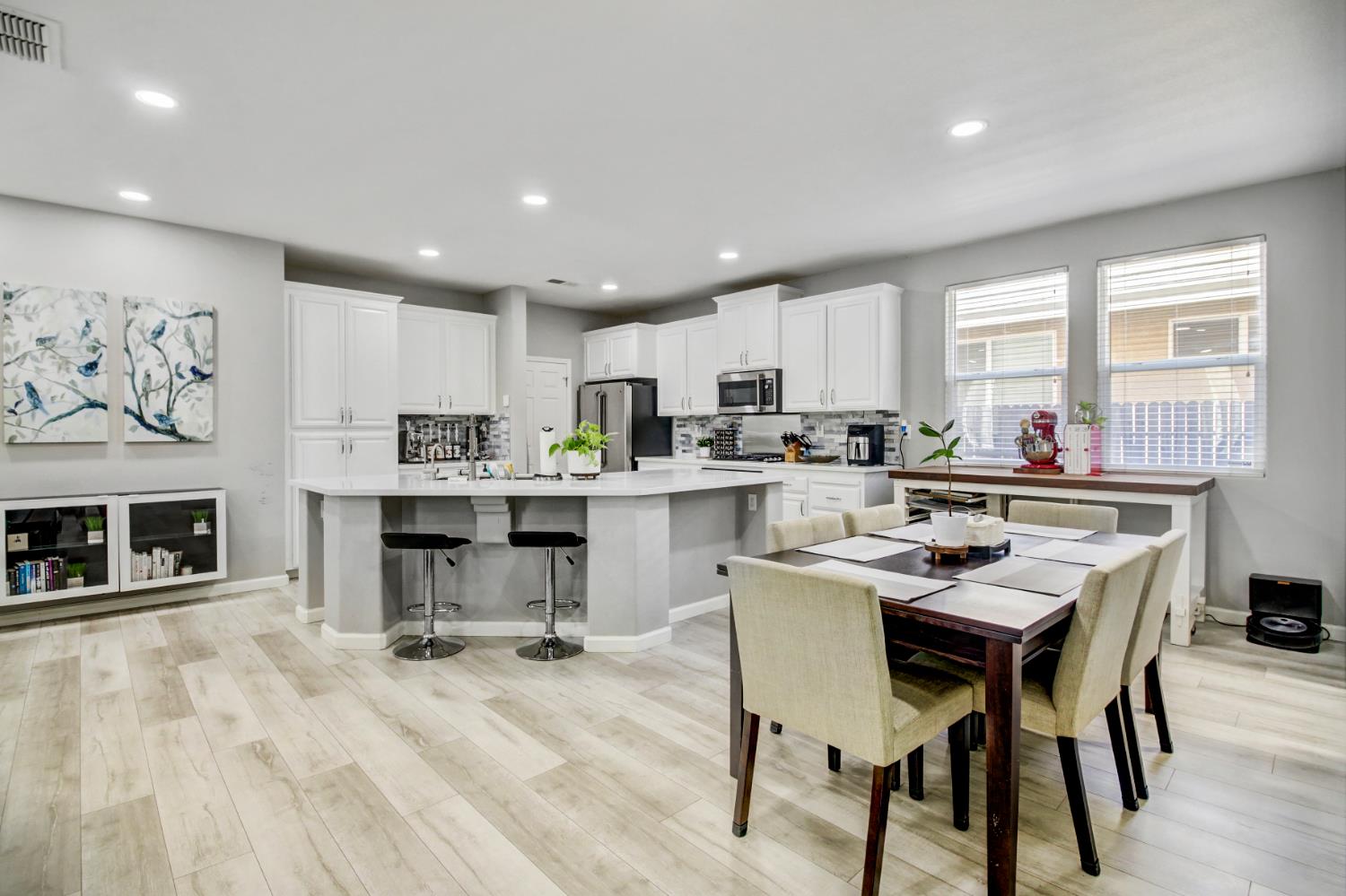 Detail Gallery Image 11 of 36 For 3043 Brunnet Ln, Sacramento,  CA 95833 - 4 Beds | 2/1 Baths